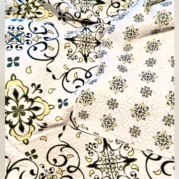 🌼 Colette Reversible Quilt Set, Very Lightweight,  White Gray Yellow, size King - Picture 7 of 8